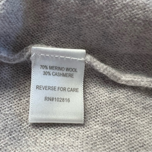 Garnet Hill Womens Oversized Cashmere Turtleneck Sweater Size S Quiet Luxury - Picture 8 of 9